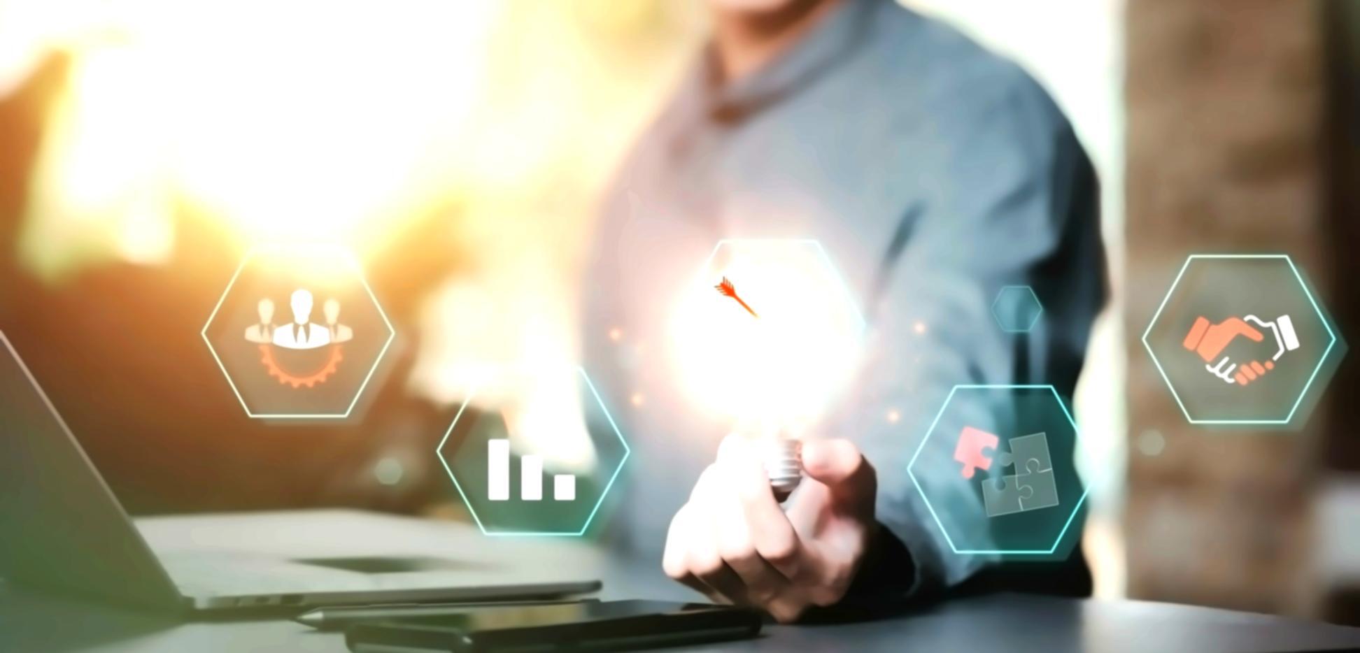 Equipo de Calarivonex trabajando con herramientas SEO